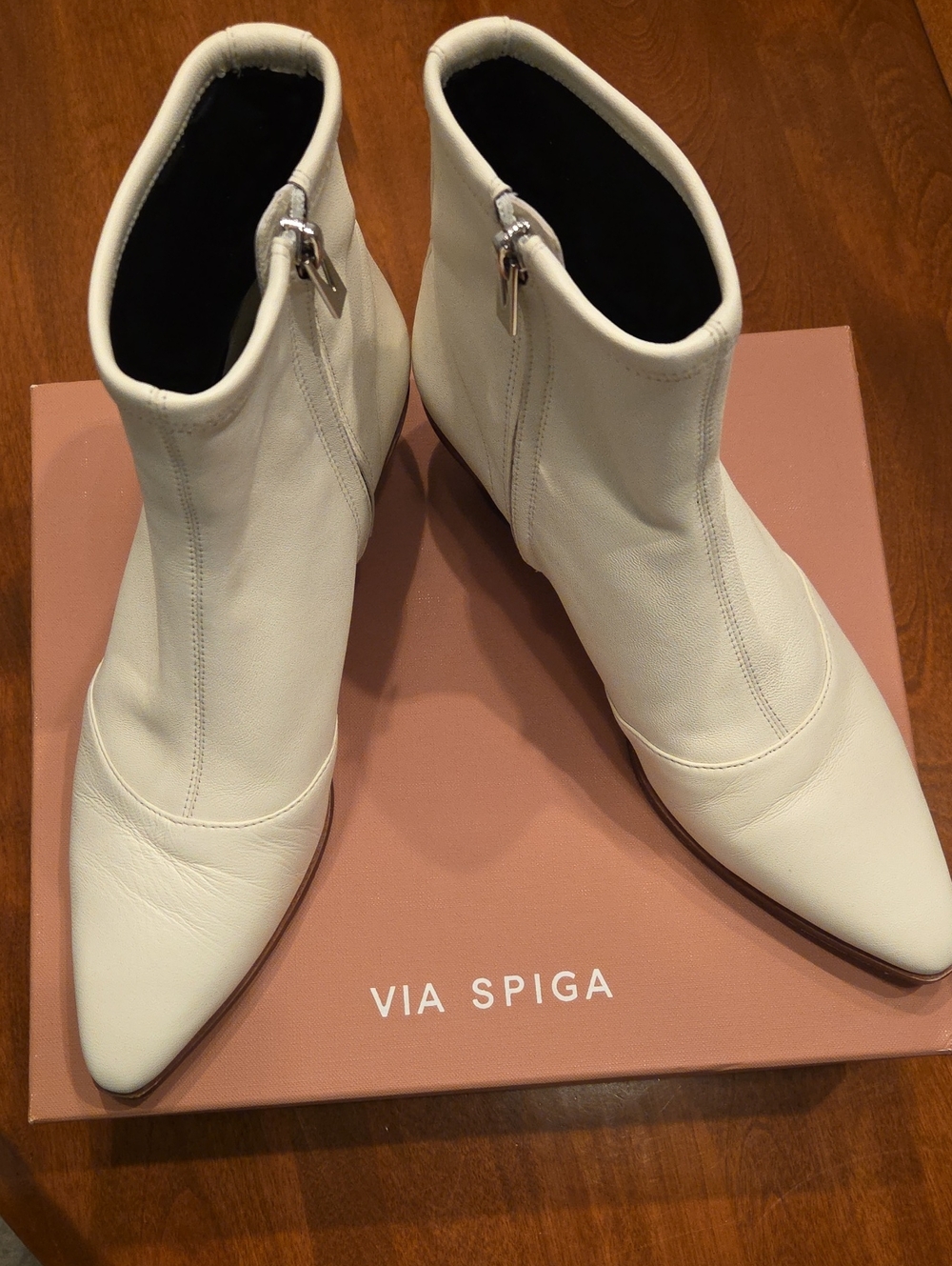 Via Spiga White Pointed-Toe Leather Ankle Booties